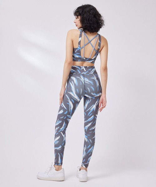 NERGY（ナージー）の「【skin wear】UV＆水陸両用＆保湿 ニュアンスプリントブラトップス（スポーツブラ・レディース・ライトグレー/スミクロ・S/M/L）」の17枚目の写真