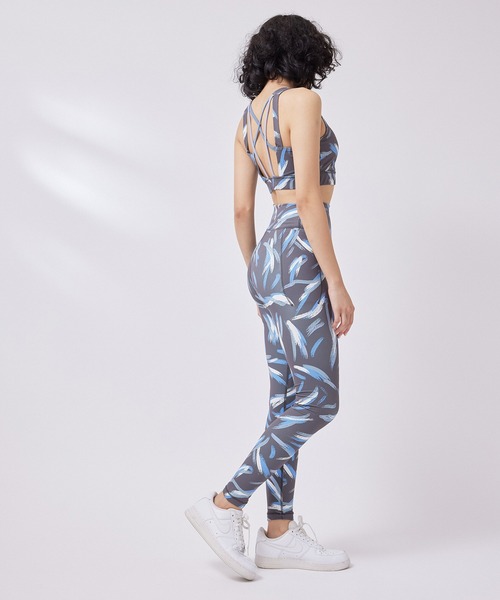 NERGY（ナージー）の「【skin wear】UV＆水陸両用＆保湿 ニュアンスプリントブラトップス（スポーツブラ・レディース・ライトグレー/スミクロ・S/M/L）」の18枚目の写真