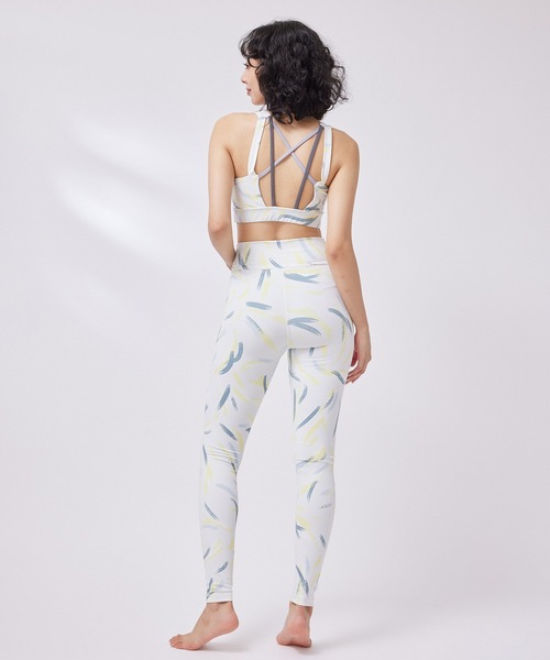 NERGY（ナージー）の「【skin wear】UV＆水陸両用＆保湿 ニュアンスプリントブラトップス（スポーツブラ・レディース・ライトグレー/スミクロ・S/M/L）」の10枚目の写真