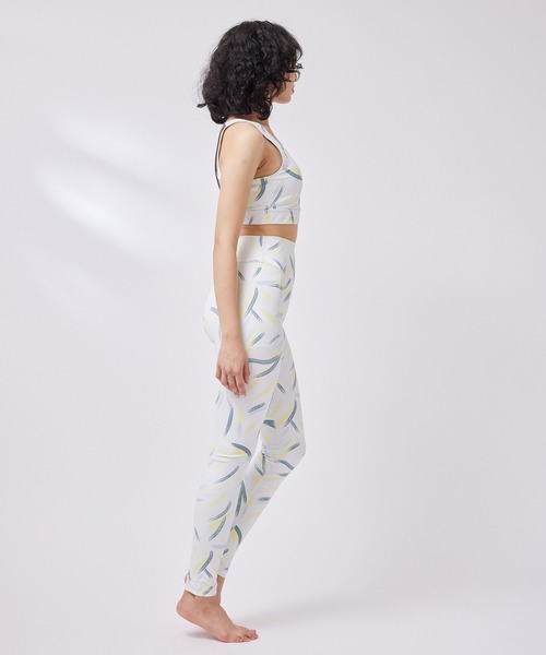 NERGY（ナージー）の「【skin wear】UV＆水陸両用＆保湿 ニュアンスプリントブラトップス（スポーツブラ・レディース・ライトグレー/スミクロ・S/M/L）」の11枚目の写真