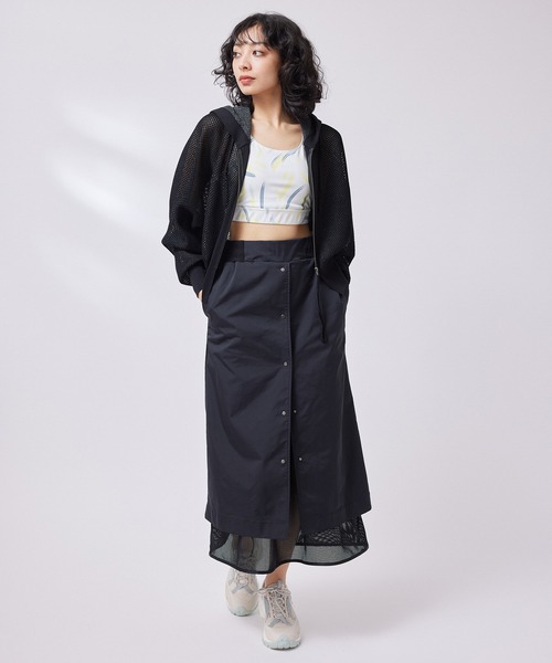 NERGY（ナージー）の「【skin wear】UV＆水陸両用＆保湿 ニュアンスプリントブラトップス（スポーツブラ・レディース・ライトグレー/スミクロ・S/M/L）」の12枚目の写真