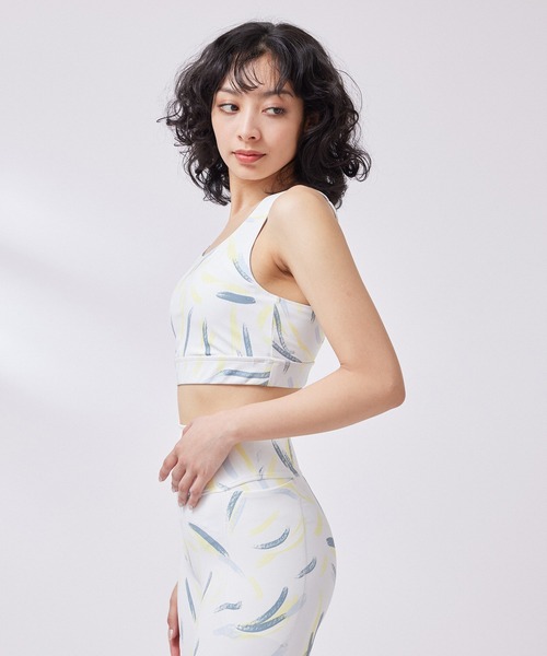 NERGY（ナージー）の「【skin wear】UV＆水陸両用＆保湿 ニュアンスプリントブラトップス（スポーツブラ・レディース・ライトグレー/スミクロ・S/M/L）」の7枚目の写真