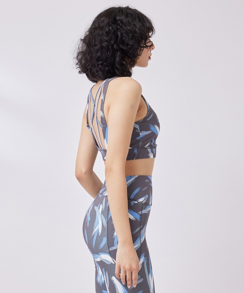 NERGY（ナージー）の「【skin wear】UV＆水陸両用＆保湿 ニュアンスプリントブラトップス（スポーツブラ・レディース・ライトグレー/スミクロ・S/M/L）」の4枚目の写真