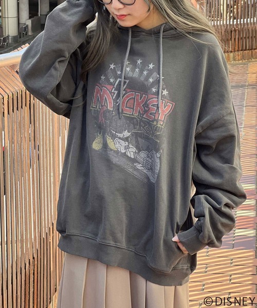 Disney（ディズニー）の「Disney/ディズニー 別注 ミッキーマウス オーバーサイズ ピグメント ヴィンテージ加工 ロックテイスト 裏起毛 スウェット パーカー/長袖 トップス プルオーバー/レディース メンズ（パーカー・レディース・ブラック系その他2/ブラック系その他/ブラック系その他3・M/L）」の19枚目の写真