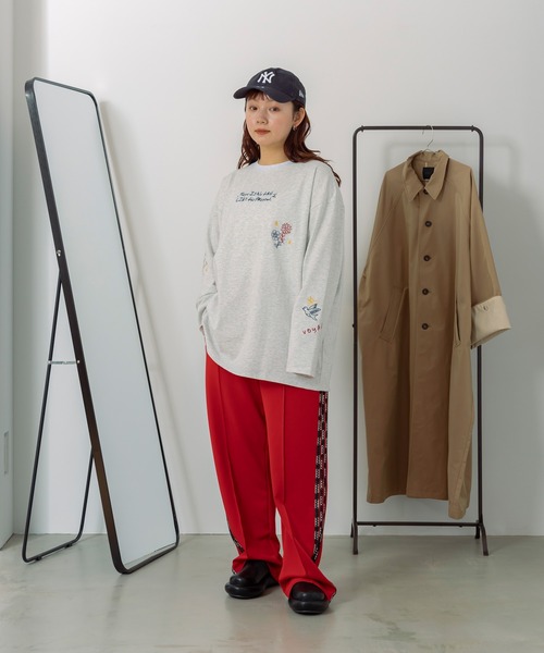 KBF(ケイビーエフ)の「エンブロイダリーロンTEE(Tシャツ/カットソー・レディース・ライトグレー/グリーン・ONE)」の4枚目の写真