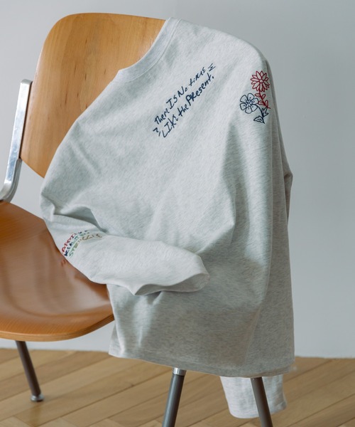 KBF(ケイビーエフ)の「エンブロイダリーロンTEE(Tシャツ/カットソー・レディース・ライトグレー/グリーン・ONE)」の7枚目の写真