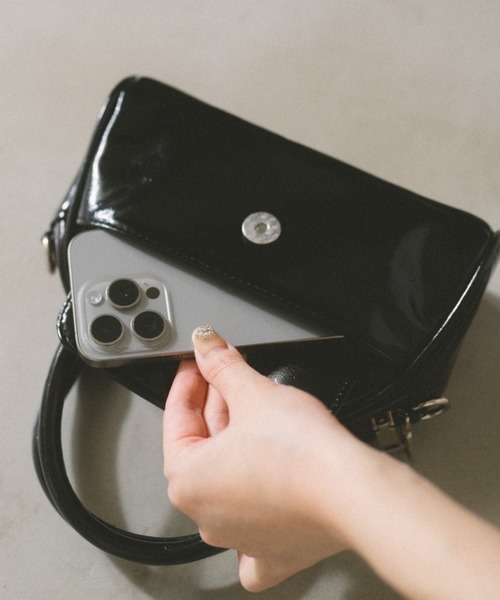 ECREL（エクレール）の「フェイクレザーミニボストンバッグ（ボストンバッグ・レディース・ブラック/シルバー/ベージュ・FREE）」の12枚目の写真