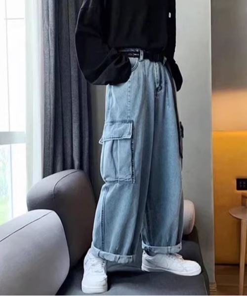 ROOPTOKYO(ループトウキョウ)の「ルーズシルエット ワイドデニムカーゴパンツ(デニムパンツ・メンズ・ブラック/ブルー・M/L/XL)」の1枚目の写真