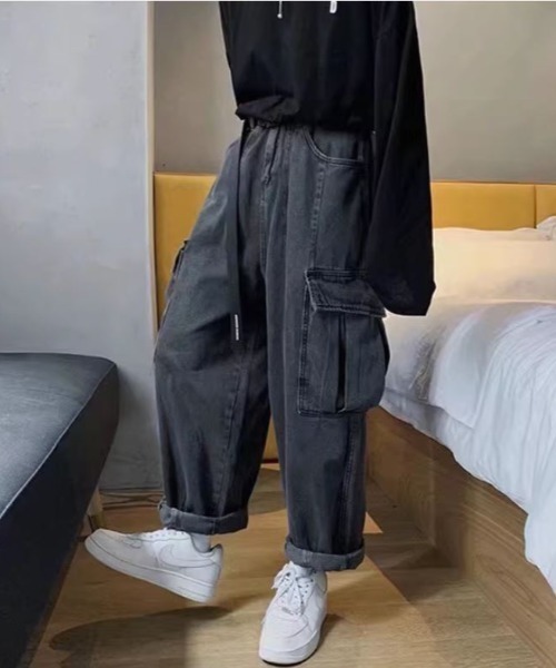 ROOPTOKYO(ループトウキョウ)の「ルーズシルエット ワイドデニムカーゴパンツ(デニムパンツ・メンズ・ブラック/ブルー・M/L/XL)」の3枚目の写真