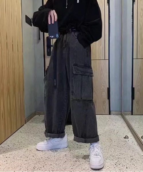 ROOPTOKYO(ループトウキョウ)の「ルーズシルエット ワイドデニムカーゴパンツ(デニムパンツ・メンズ・ブラック/ブルー・M/L/XL)」の4枚目の写真