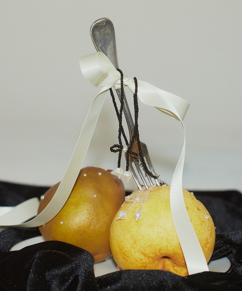 ANU（アヌ）の「ribbon beads choker - リボンビーズチョーカー（ネックレス・レディース・ブラック/ホワイト・FREE）」の8枚目の写真