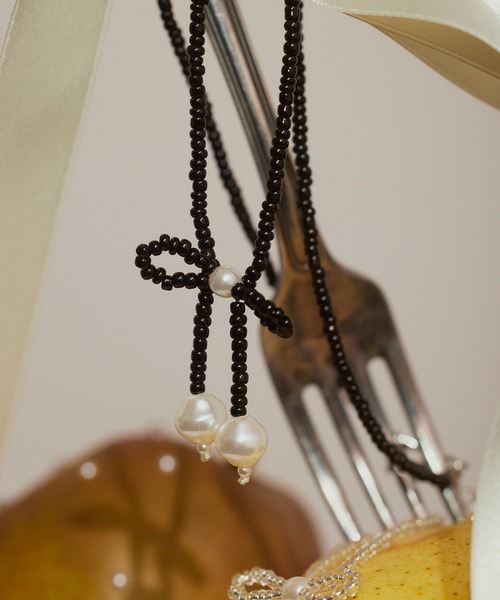 ANU（アヌ）の「ribbon beads choker - リボンビーズチョーカー（ネックレス・レディース・ブラック/ホワイト・FREE）」の10枚目の写真