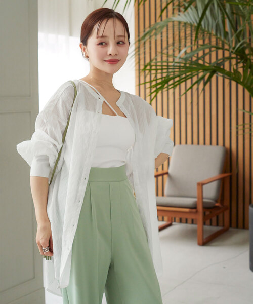 KOBE LETTUCE（コウベレタス）の「[ 田中亜希子さんコラボ ] 選べる2丈ボリュームスリーブシアーシャツ（シャツ/ブラウス・レディース・オフホワイト/ライトグリーン系/ライトブルー/ブラック/ホワイト系/ブルー系/ブラック系/ライトグリーン/イエロー系/イエロー系1/ピンク/ピンク系・SHORT/LONG）」の3枚目の写真