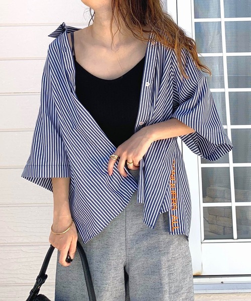Q（キュー）の「スリット刺繍半袖シャツ（シャツ/ブラウス・レディース・ホワイト/ネイビー系・MEDIUM）」の4枚目の写真