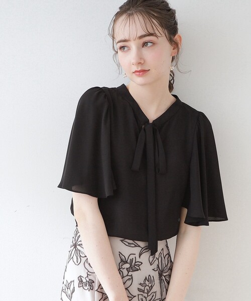 couture brooch(クチュールブローチ)の「◆【前後2WAY/マシンウォッシャブル】袖フレアリボンブラウス(シャツ/ブラウス・レディース・ピンク/オフホワイト/ライトグレー/ブラック・40/42/38)」の2枚目の写真