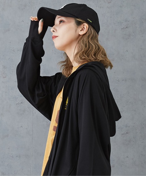 CUBE SUGAR（キューブシュガー）の「40/-スムースUVカットラグランスリーブジップパーカー（パーカー・レディース・ブラック/グリーン/レッド/ベージュ/マルチ・M）」の6枚目の写真