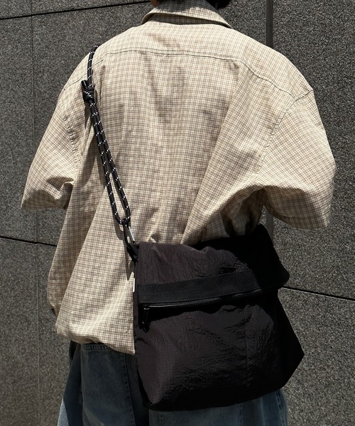 Perushu（ペルーシュ）の「ドローコード付きダブルポケットチェックシャツ（シャツ/ブラウス・メンズ・ダークブラウン/ライトカーキ/ベージュ・MEDIUM/LARGE）」の8枚目の写真