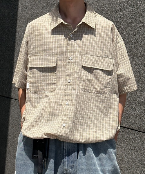 Perushu（ペルーシュ）の「ドローコード付きダブルポケットチェックシャツ（シャツ/ブラウス・メンズ・ダークブラウン/ライトカーキ/ベージュ・MEDIUM/LARGE）」の4枚目の写真