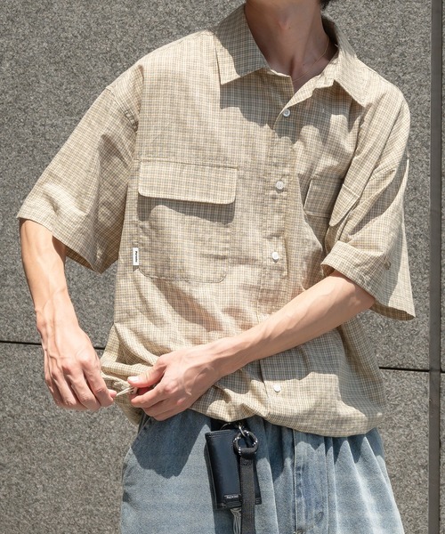 Perushu（ペルーシュ）の「ドローコード付きダブルポケットチェックシャツ（シャツ/ブラウス・メンズ・ダークブラウン/ライトカーキ/ベージュ・MEDIUM/LARGE）」の5枚目の写真