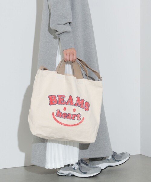 BEAMS HEART(ビームスハート)の「スマイル カスレロゴ バッグ(A4サイズ収納可能)(トートバッグ・レディース・ホワイト系その他5/オリーブ/ベージュ・ONE SIZE)」の5枚目の写真