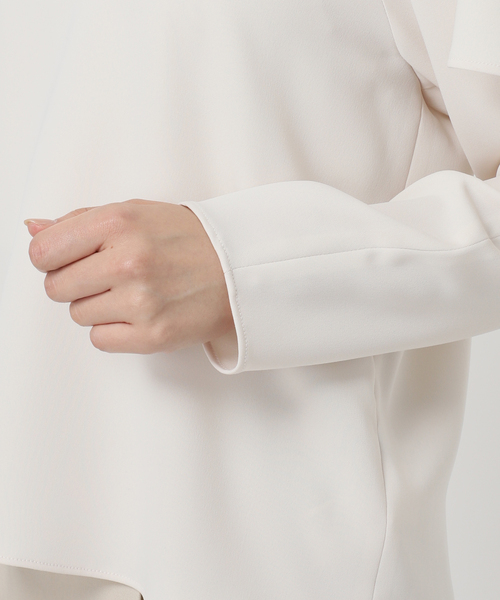 Noble（ノーブル）の「バウンスサテンドレープショルダーブラウス