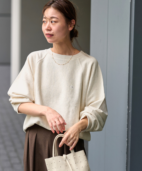 Champion（チャンピオン）の「別注【Champion/チャンピオン】*RE RW10oz RAGLAN CN SWEAT：スウェット（スウェット・レディース・オレンジ/ホワイト×ホワイト/ブラック系その他/グレー・MEDIUM）」の17枚目の写真