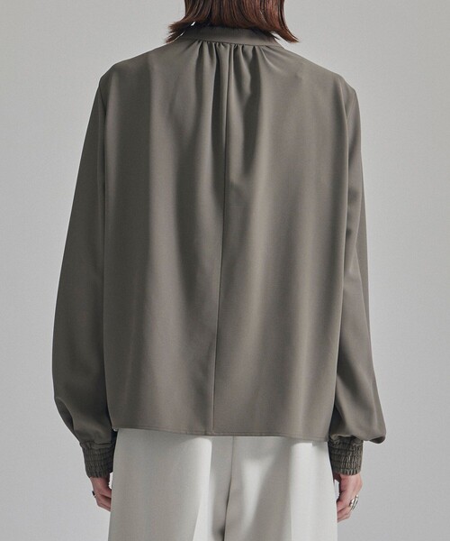 UNITED TOKYO(ユナイテッドトウキョウ)の「ケープシアーコンビブラウス-ウォッシャブル/防シワ(シャツ/ブラウス・レディース・ピンク/ネイビー/カーキ/マルチ・FREE)」の8枚目の写真