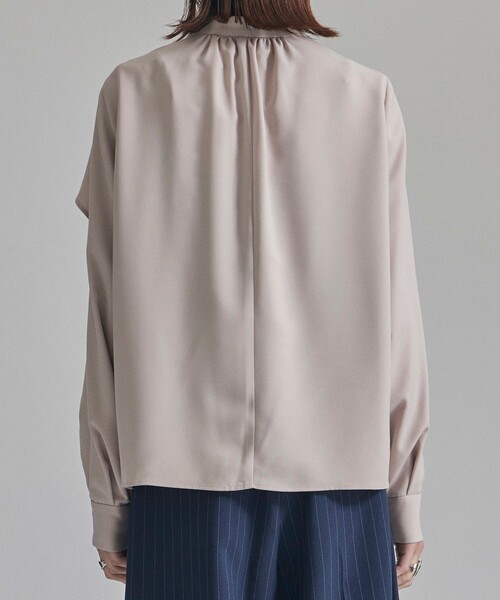 UNITED TOKYO(ユナイテッドトウキョウ)の「ケープシアーコンビブラウス-ウォッシャブル/防シワ(シャツ/ブラウス・レディース・ピンク/ネイビー/カーキ/マルチ・FREE)」の16枚目の写真