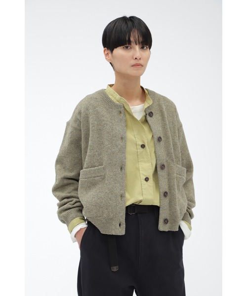 MHL.（エムエイチエル）の「FINE SHETLAND（カーディガン/ボレロ・レディース・チャコール/ベージュ/セージグリーン・2）」の3枚目の写真