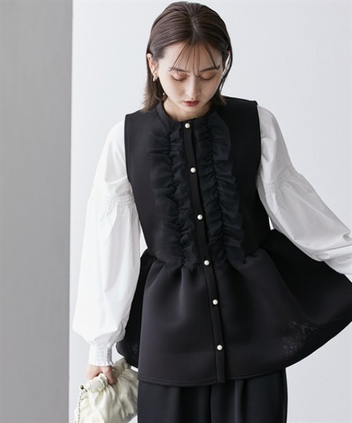 nissen（ニッセン）の「パール風ボタン付ペプラムベスト（ベスト・レディース・アイボリー/ブラック・M/L）」の5枚目の写真