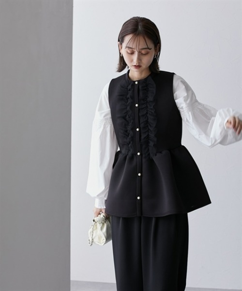 nissen（ニッセン）の「パール風ボタン付ペプラムベスト（ベスト・レディース・アイボリー/ブラック・M/L）」の7枚目の写真