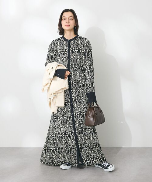 CRAFT STANDARD BOUTIQUE(クラフトスタンダードブティック)の「総柄バイカラーワンピース(ワンピース・レディース・カーキ/ブラック/イエロー・FREE)」の2枚目の写真
