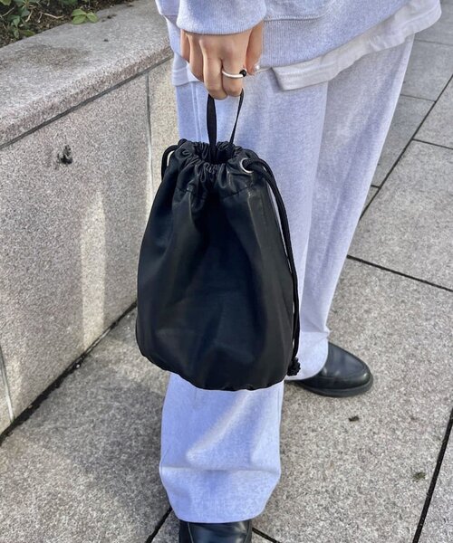 WHIMSIC（ウィムジック）の「【UNISEX】ヴィーガンレザーエフェクトバッグ（トートバッグ・メンズ・ブラック/ブラウン・FREE）」の2枚目の写真