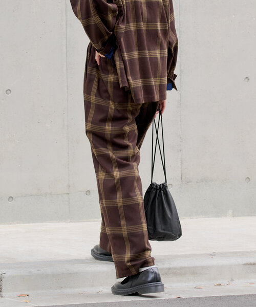 WHIMSIC（ウィムジック）の「【UNISEX】ヴィーガンレザーエフェクトバッグ（トートバッグ・メンズ・ブラック/ブラウン・FREE）」の8枚目の写真