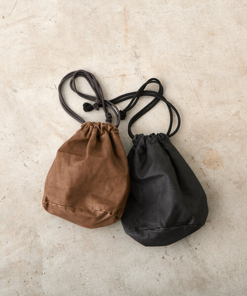 WHIMSIC（ウィムジック）の「【UNISEX】ヴィーガンレザーエフェクトバッグ（トートバッグ・メンズ・ブラック/ブラウン・FREE）」の9枚目の写真