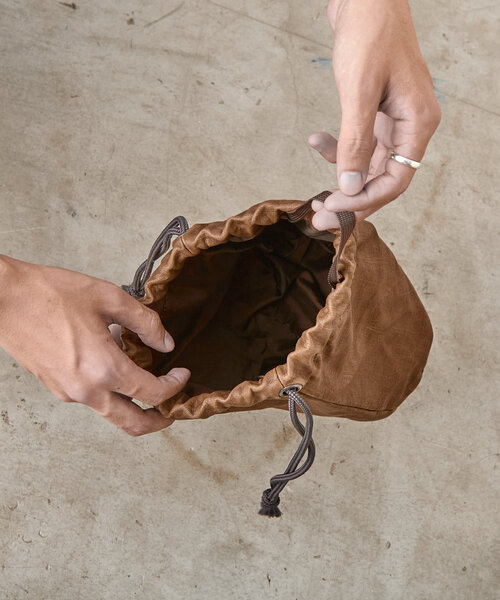 WHIMSIC（ウィムジック）の「【UNISEX】ヴィーガンレザーエフェクトバッグ（トートバッグ・メンズ・ブラック/ブラウン・FREE）」の10枚目の写真