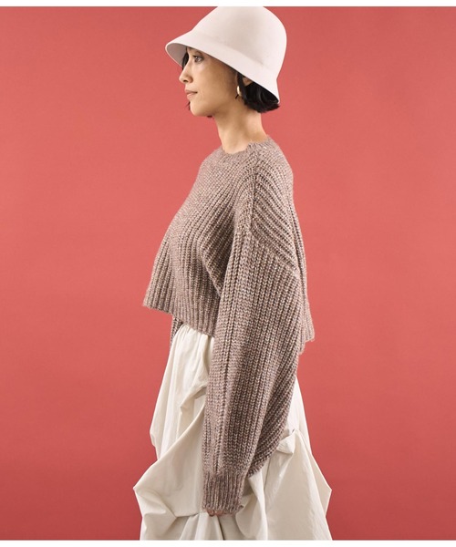 Settimissimo（セッティミッシモ）の「アパルカタッチボリュームスリーブクロップドニット（ニット/セーター・レディース・ダークグレー/グレイッシュベージュ・FREE）」の17枚目の写真