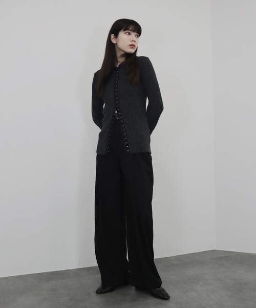 Reurie'(レウリィ)の「【ZOZO限定】フロントホックメランジニットカーディガン/長袖 襟付き ポロニット リブ シンプル きれいめ 大人カジュアル モード チャコール グレー ブラック モノトーン(カーディガン/ボレロ・レディース・チャコールグレー・FREE)」の4枚目の写真
