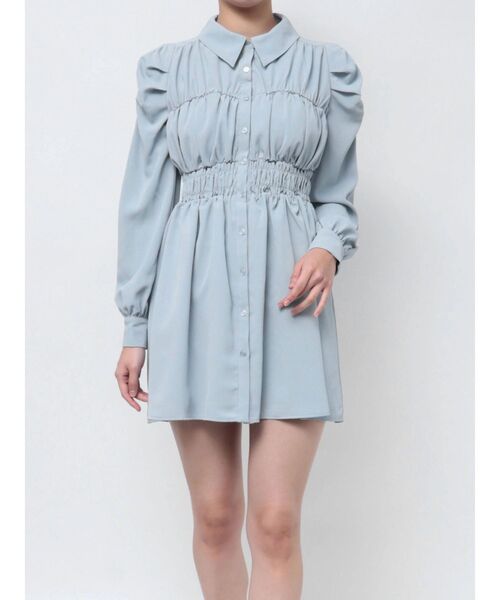 RESEXXY（リゼクシー）の「シャーリングデザインミニシャツワンピース（ワンピース・レディース・ブルー/ホワイト/ブラック・FREE）」の4枚目の写真