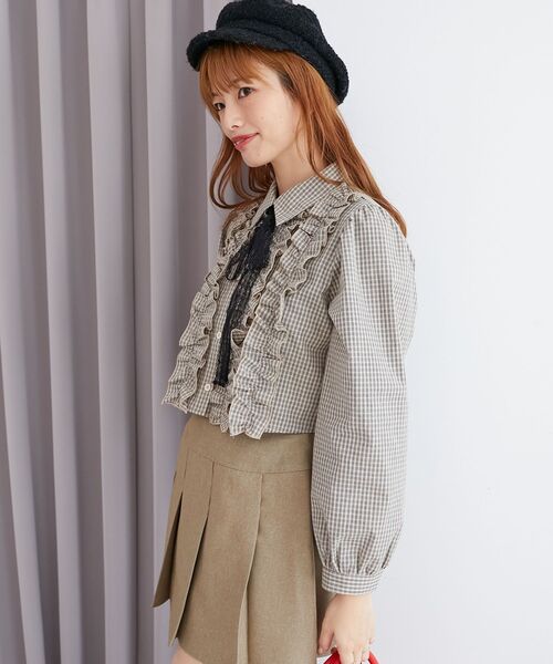 MAJESTIC LEGON（マジェスティックレゴン）の「レースリボンタイフリルブラウス（シャツ/ブラウス・レディース・ブラック系その他/ベージュ系その他2/ブルー/オフホワイト・MEDIUM）」の16枚目の写真