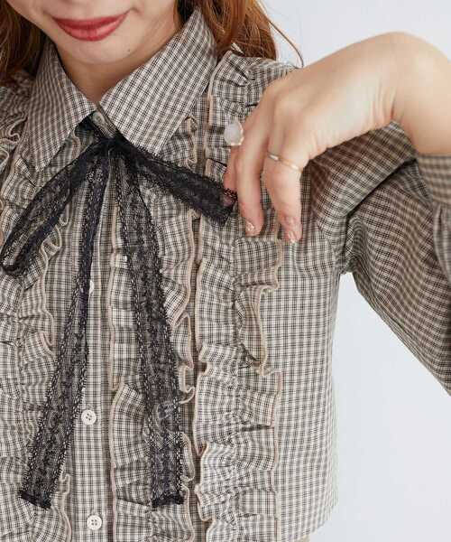 MAJESTIC LEGON（マジェスティックレゴン）の「レースリボンタイフリルブラウス（シャツ/ブラウス・レディース・ブラック系その他/ベージュ系その他2/ブルー/オフホワイト・MEDIUM）」の18枚目の写真