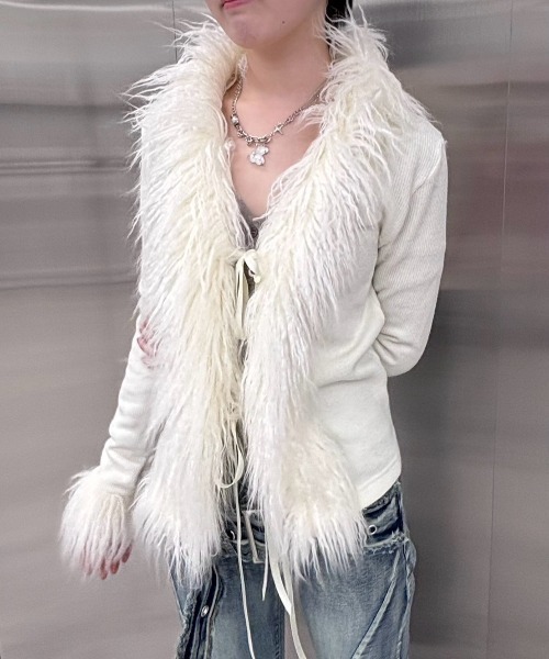 Never mind the XU / Chikashitsu+(ネバーマインド ザ エックスユー / チカシツプラス)の「【nmtc+】fur cardigan / 【エヌエムティーシープラス】ファー長袖カーディガン(カーディガン/ボレロ・レディース・ベージュ/グレー/ブラック/アイボリー・ONE SIZE)」の2枚目の写真