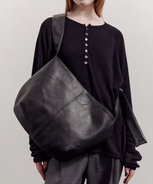 ONE.（ワンドット）の「【ONE.ワンドット】 /  Large Shoulder Bag / 撥水レザー / ONE-007（ショルダーバッグ・メンズ・ブラック・FREE）」の16枚目の写真
