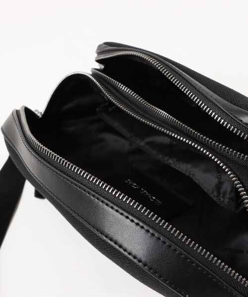 MICHAEL KORS(マイケルコース)の「COOPER ユーティリティ ベルトバッグ(ボディバッグ/ウエストポーチ・メンズ・ブラック・FREE)」の4枚目の写真