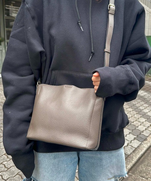 Legato Largo(レガートラルゴ)の「Legato Largo / レトロシボ ショルダー / LH-D1372(ショルダーバッグ・レディース・ダークブラウン/ターコイズブルー/ブラック/ライトブラウン/ベージュ/ミント/ライトグレー・ONESIZE)」の4枚目の写真