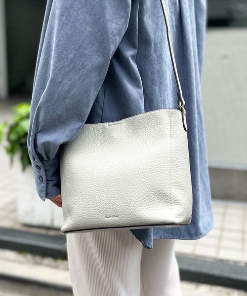 Legato Largo(レガートラルゴ)の「Legato Largo / レトロシボ ショルダー / LH-D1372(ショルダーバッグ・レディース・ダークブラウン/ターコイズブルー/ブラック/ライトブラウン/ベージュ/ミント/ライトグレー・ONESIZE)」の3枚目の写真