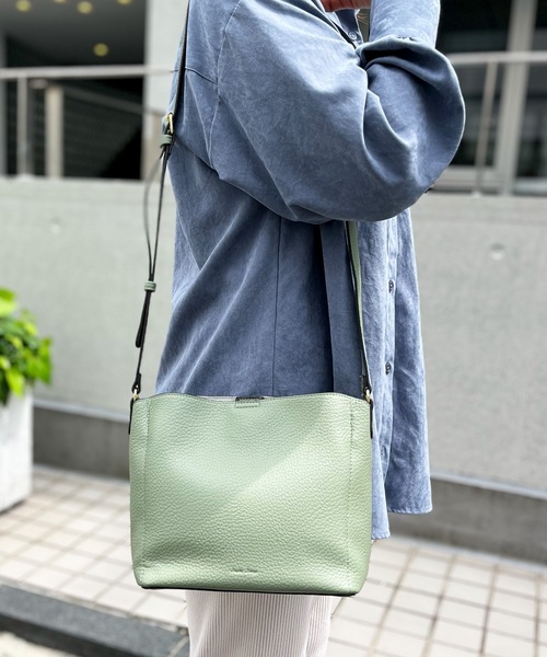 Legato Largo(レガートラルゴ)の「Legato Largo / レトロシボ ショルダー / LH-D1372(ショルダーバッグ・レディース・ダークブラウン/ターコイズブルー/ブラック/ライトブラウン/ベージュ/ミント/ライトグレー・ONESIZE)」の6枚目の写真