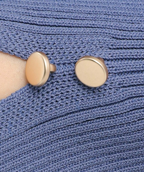 Andemiu（アンデミュウ）の「スクエアオフショルニット325794（ニット/セーター・レディース・オフホワイト/ブルー/ブラック/コーラル・FREE）」の8枚目の写真