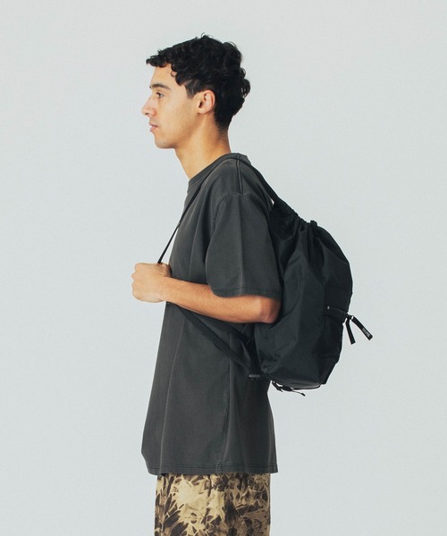 SILAS（サイラス）の「DRAWSTRING BAG（バックパック/リュック・メンズ・ブラック/オリーブ・ONE SIZE）」の5枚目の写真