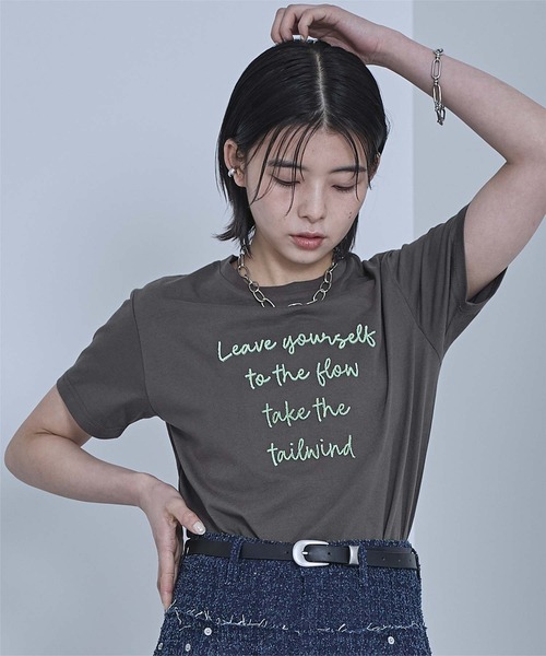 miette（ミエット）の「ブラシ刺繍Tシャツ（Tシャツ/カットソー・レディース・チャコール/ブラック/オフホワイト・FREE）」の3枚目の写真